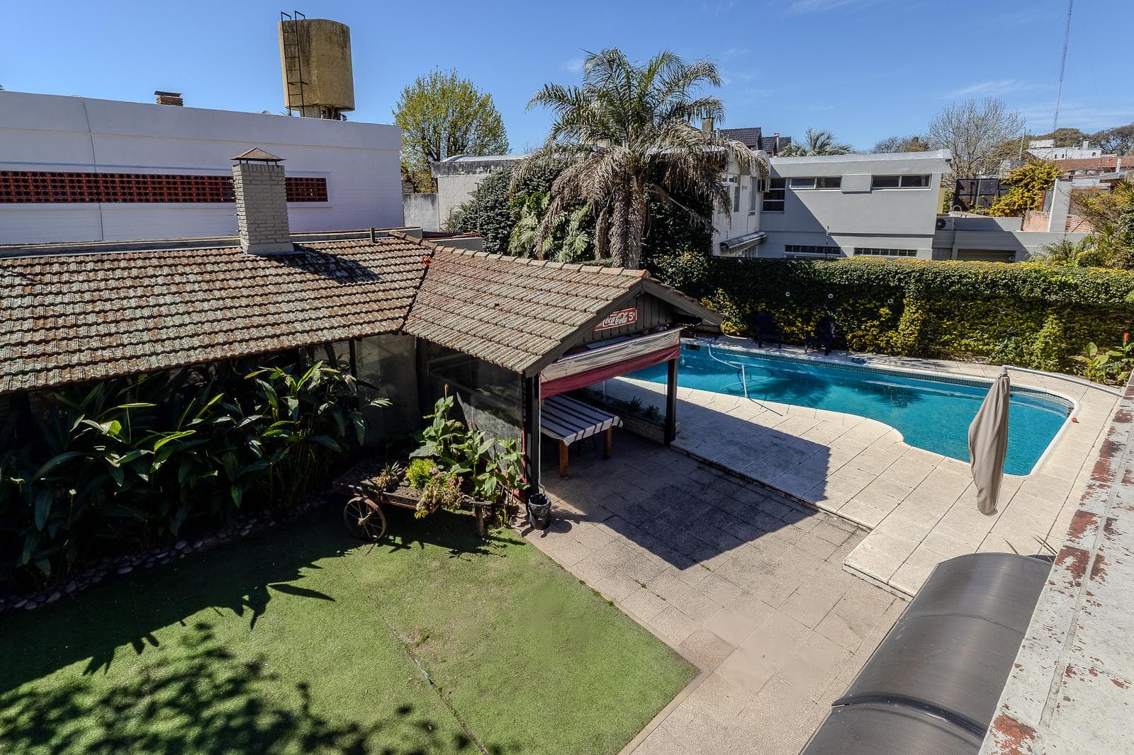 Casa de 7 Ambientes en Acassuso sobre Lote de 687 m² con Jardín, Pileta y Quincho