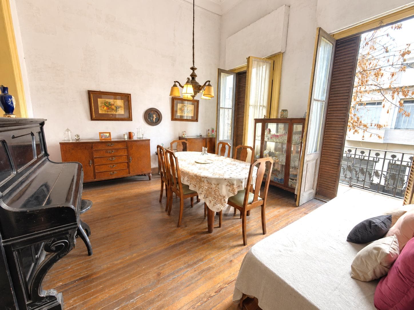 FOR SALE: 5-ROOM APARTMENT LOFT - FIRST FLOOR (ACCESS BY STAIRS) - BALCONY - Barracas