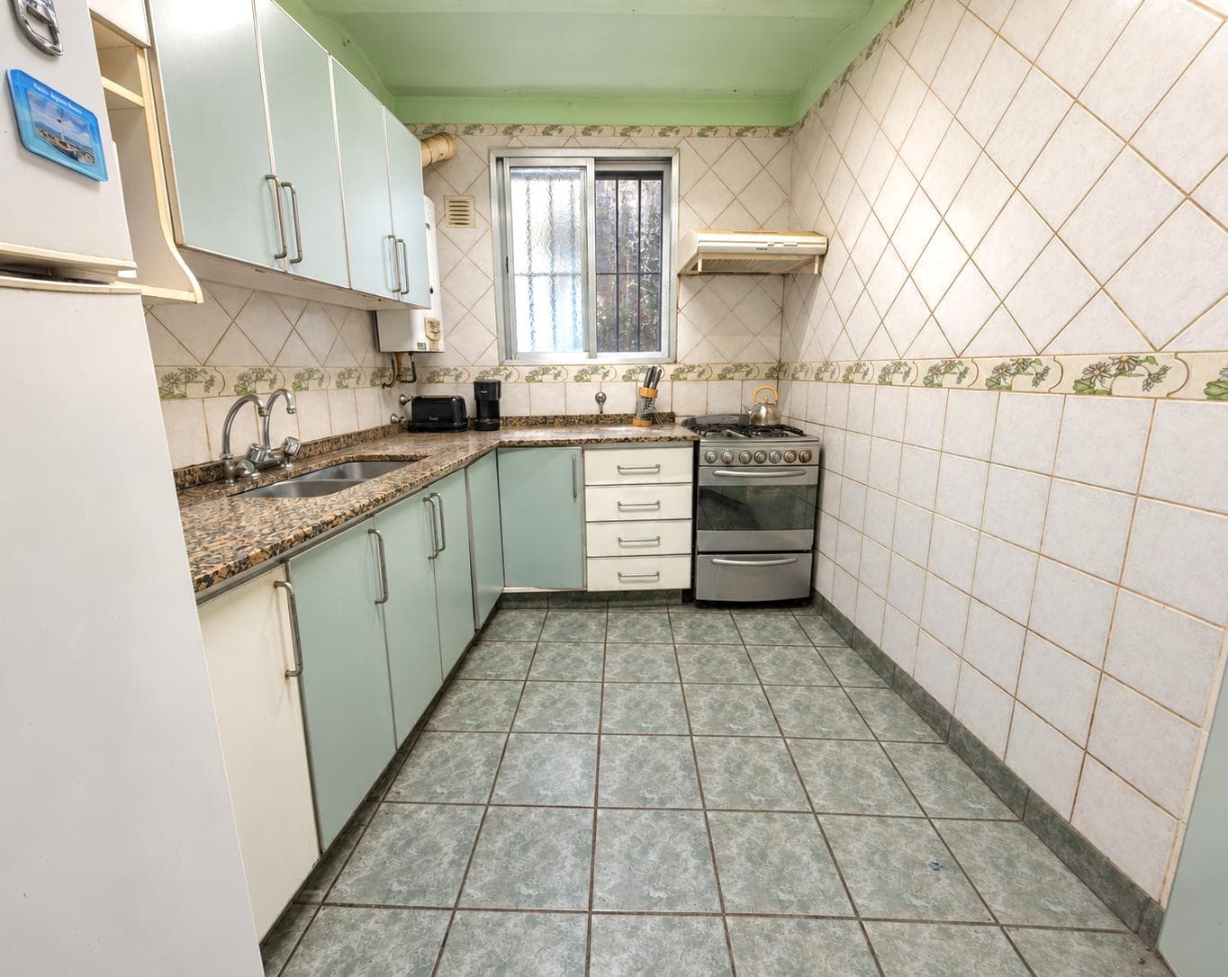 FOR SALE: 5-ROOM APARTMENT LOFT - FIRST FLOOR (ACCESS BY STAIRS) - BALCONY - Barracas