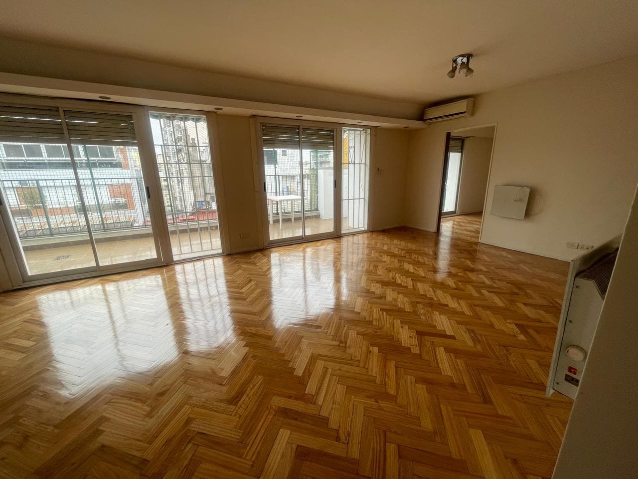 Amplio departamento en alquiker 5 ambientes Caballito