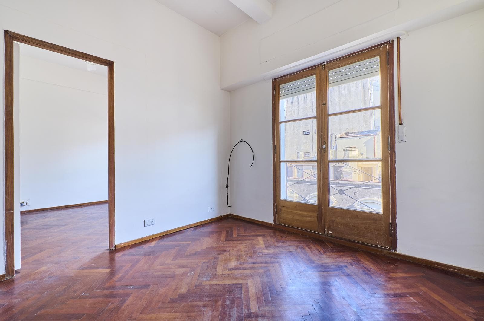 1-Bedroom, 2-Room Apartment for Sale, Facing the Street, in Recoleta, 6th Floor