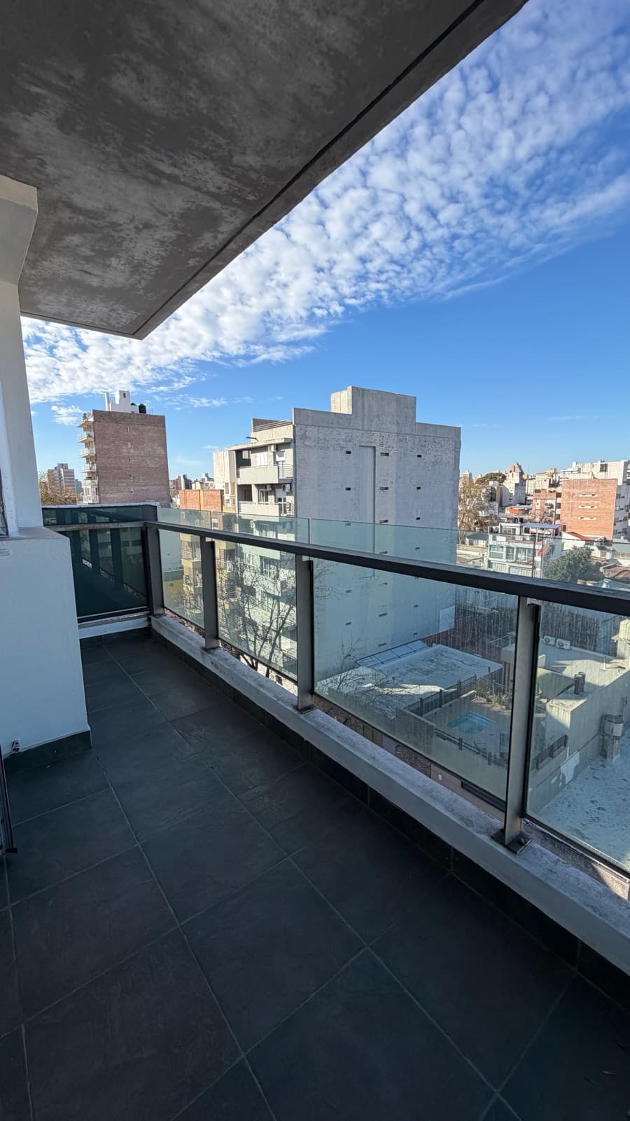 Departamento en Alquiler - 1 Dormitorio con dos balcones frente y contrafrente