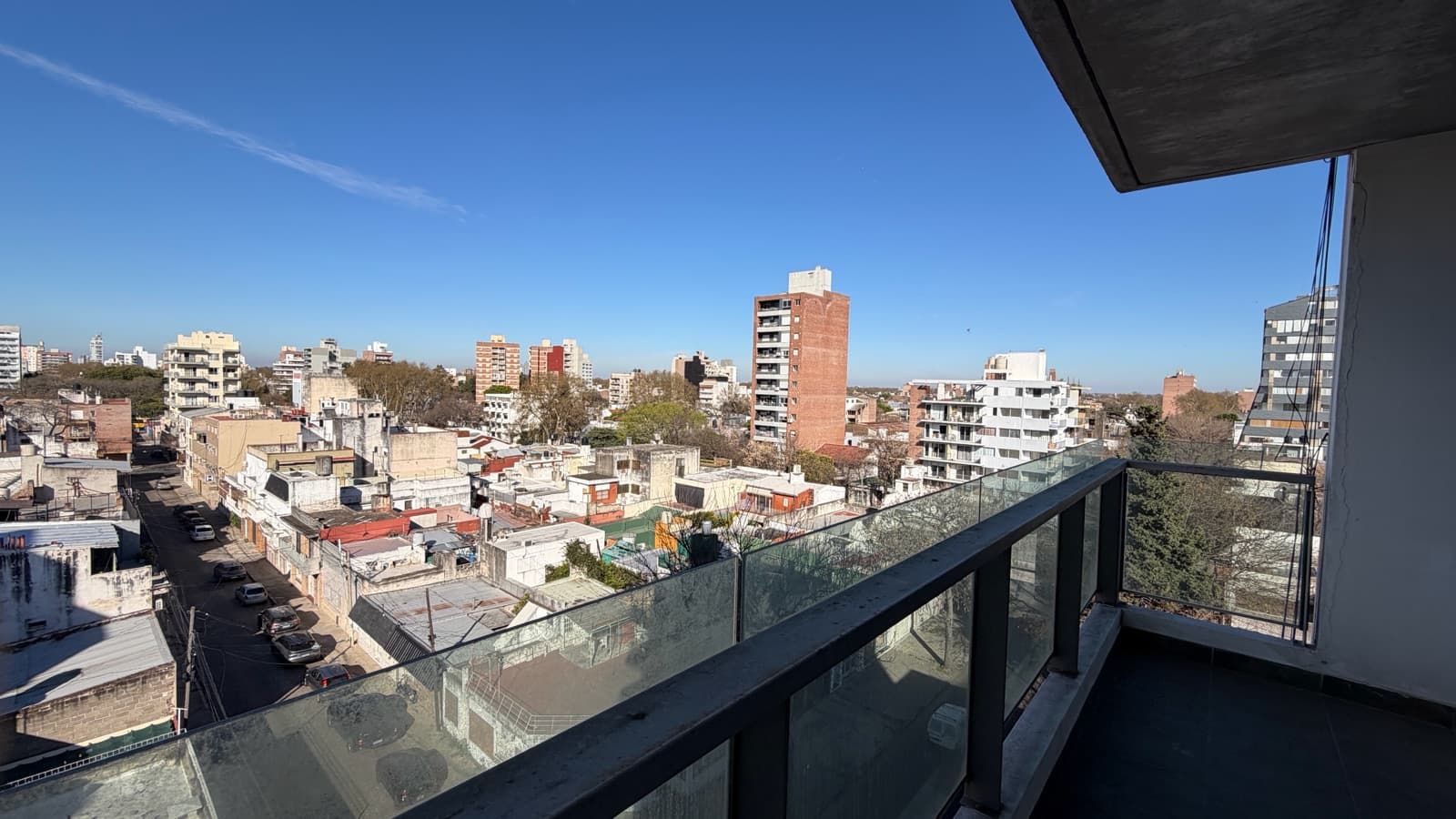 Departamento en Alquiler - 1 Dormitorio con dos balcones frente y contrafrente