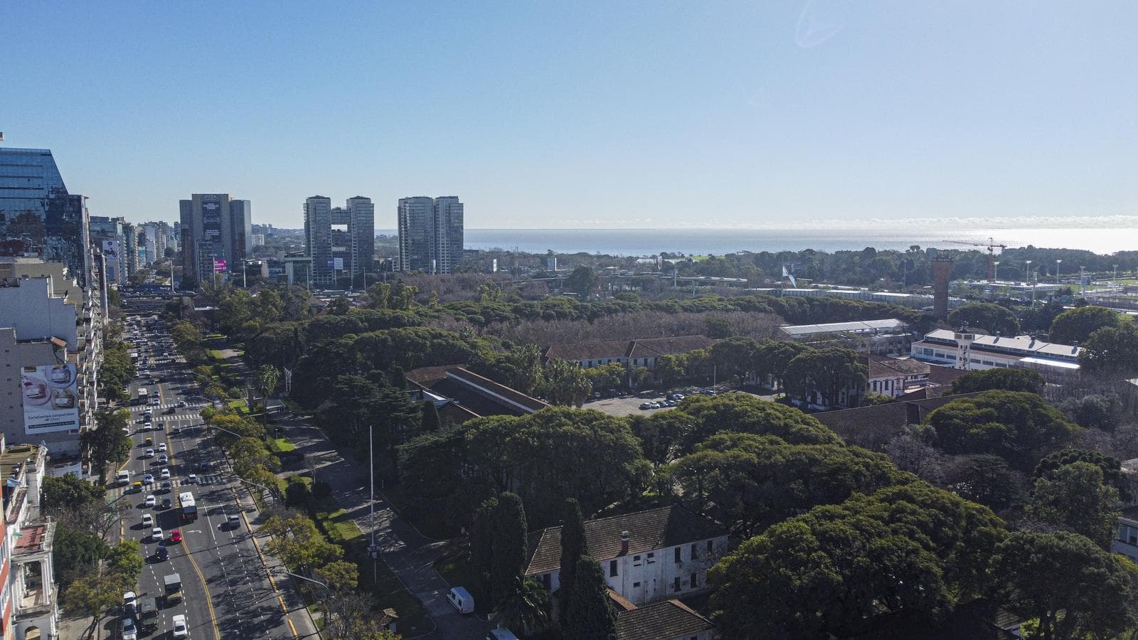 BLACK LIBERTADOR | 4-ROOM CORNER UNIT | 12TH FLOOR | RIVER VIEW
