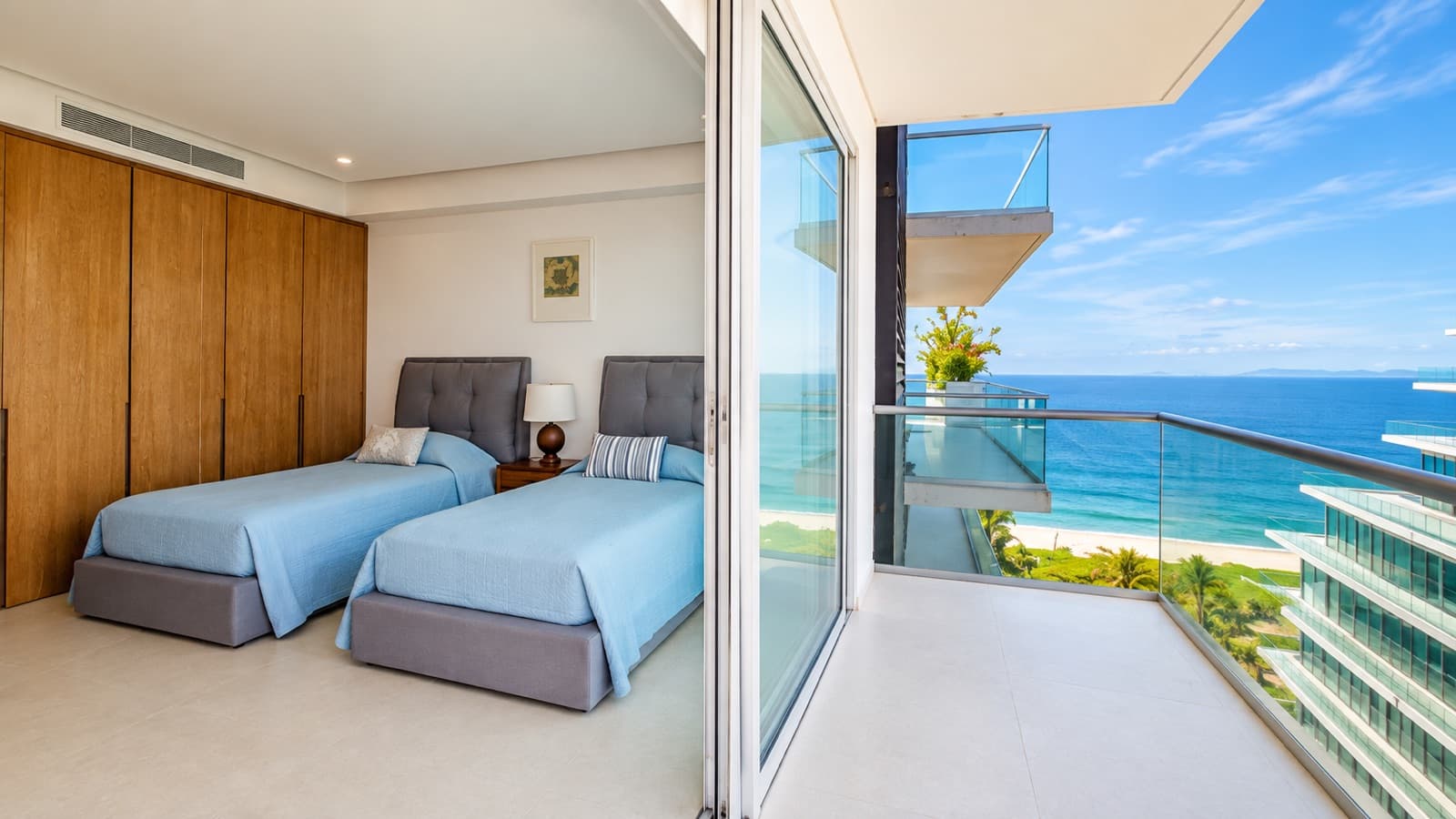 Oceanfront Residence on the Nuevo Vallarta Peninsula $26,900,000 MXN | 304 m² | 4 bedrooms
