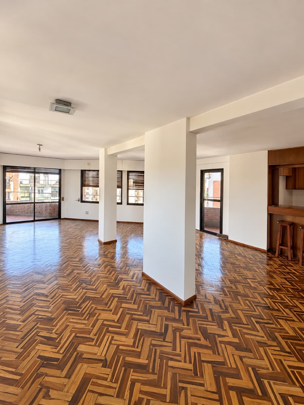 EXCLUSIVE 3-BEDROOM APARTMENT WITH GARAGE FOR SALE - NUEVA CORDOBA - UNIQUE VIEW