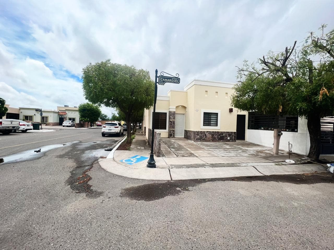 Single-story corner house for sale in Corceles Residencial