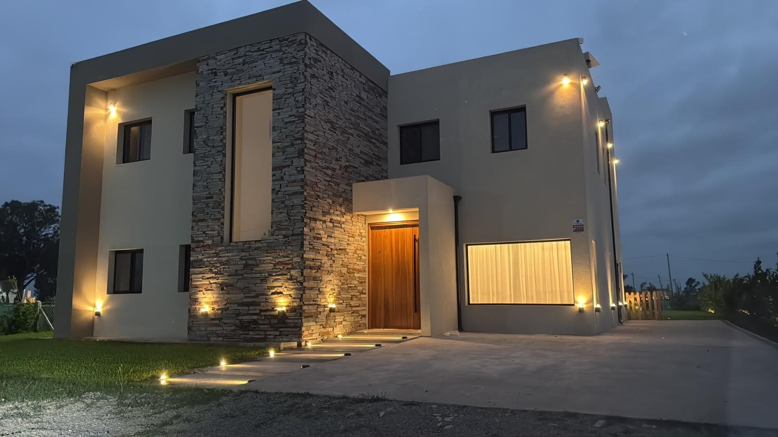 5-Room House for Sale in Lagos de Canning