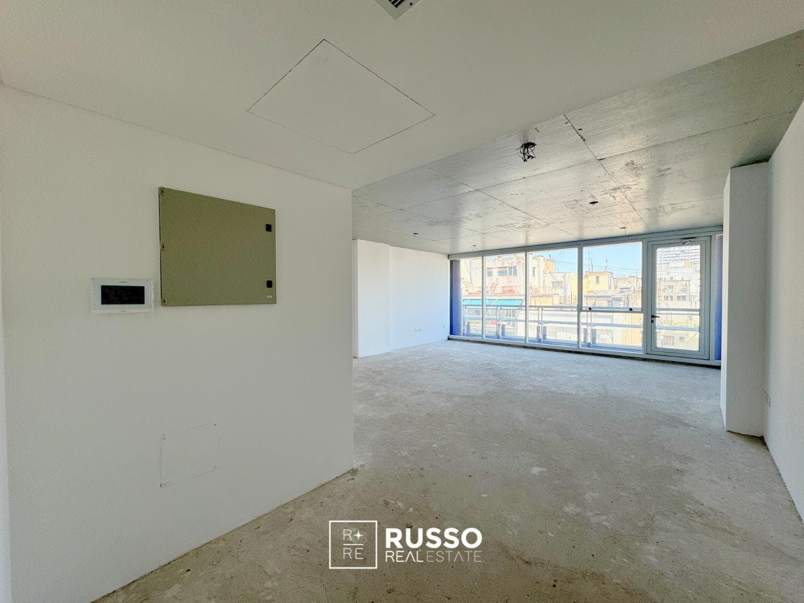BRAND-NEW OFFICE FOR SALE WITH BALCONY - TRIBUNALES