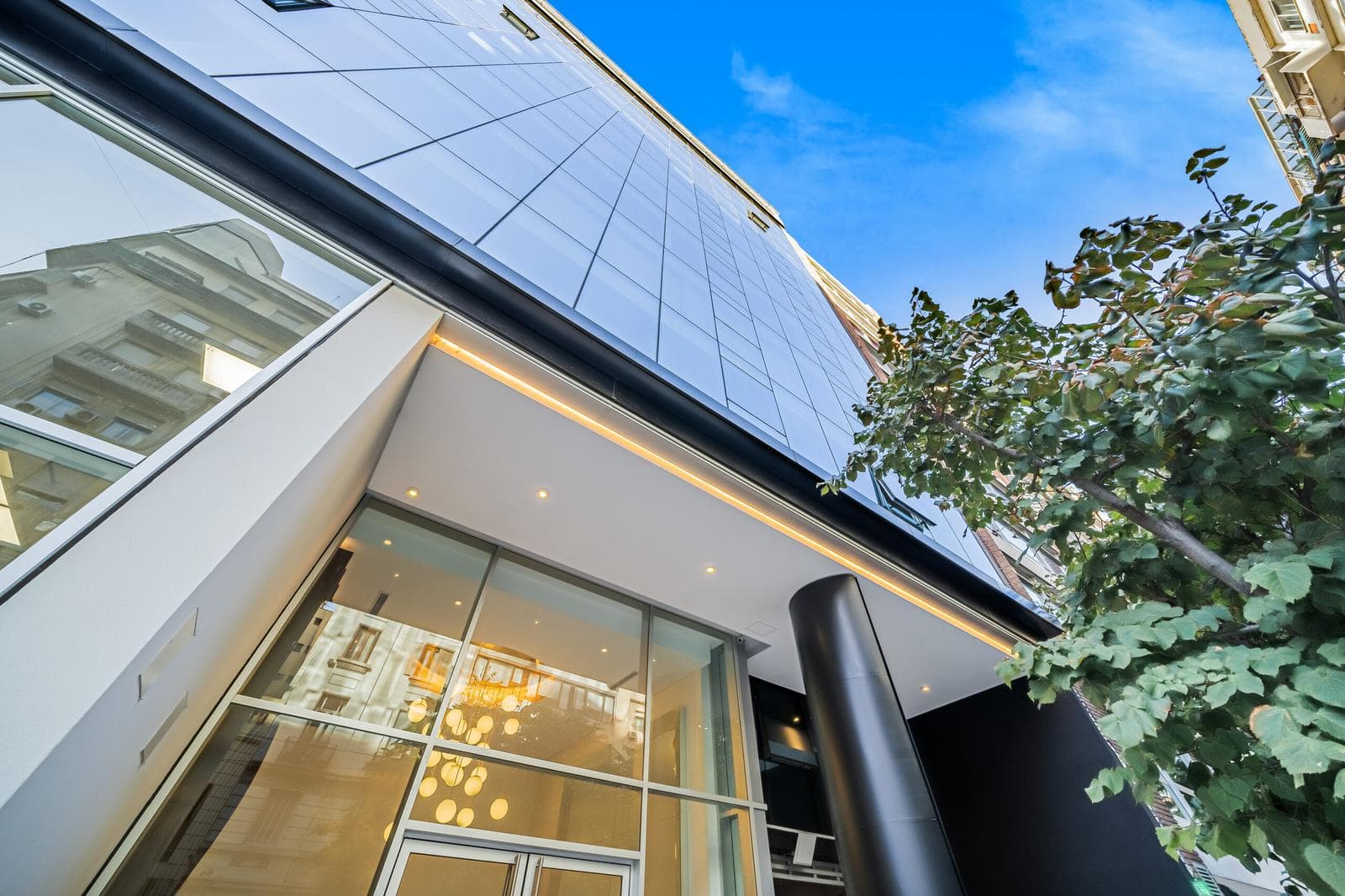 OFFICE FOR SALE IN A CORPORATE BUILDING - TRIBUNALES