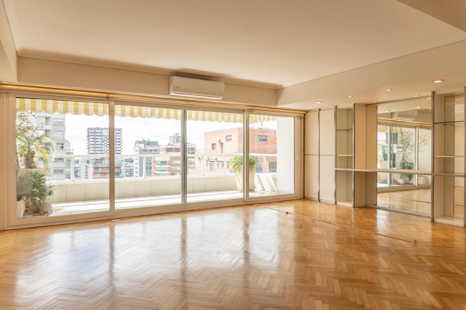 Venta Departamento 4 Ambientes C/ Balcon y Cocheras - Belgrano