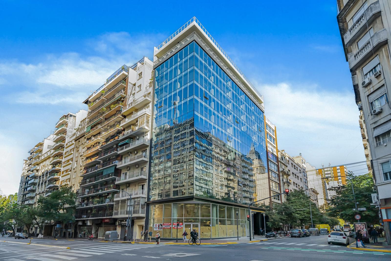 OFFICE FOR SALE WITH RENTAL IN CORPORATE BUILDING WITH AMENITIES - TRIBUNALES