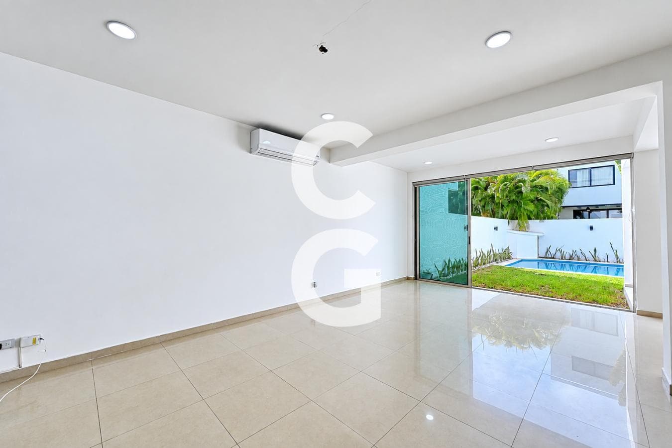 House for Sale in Cancún in the Cumbres Residential Complex with 3 Bedrooms