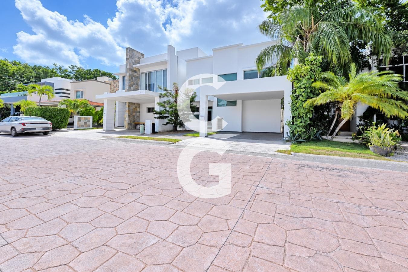 House for Sale in Cancún in the Cumbres Residential Complex with 3 Bedrooms