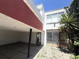 HOUSE FOR SALE IN THE EL ROSARIO CONDOMINIUM, COYOACÁN, WITH A YARD