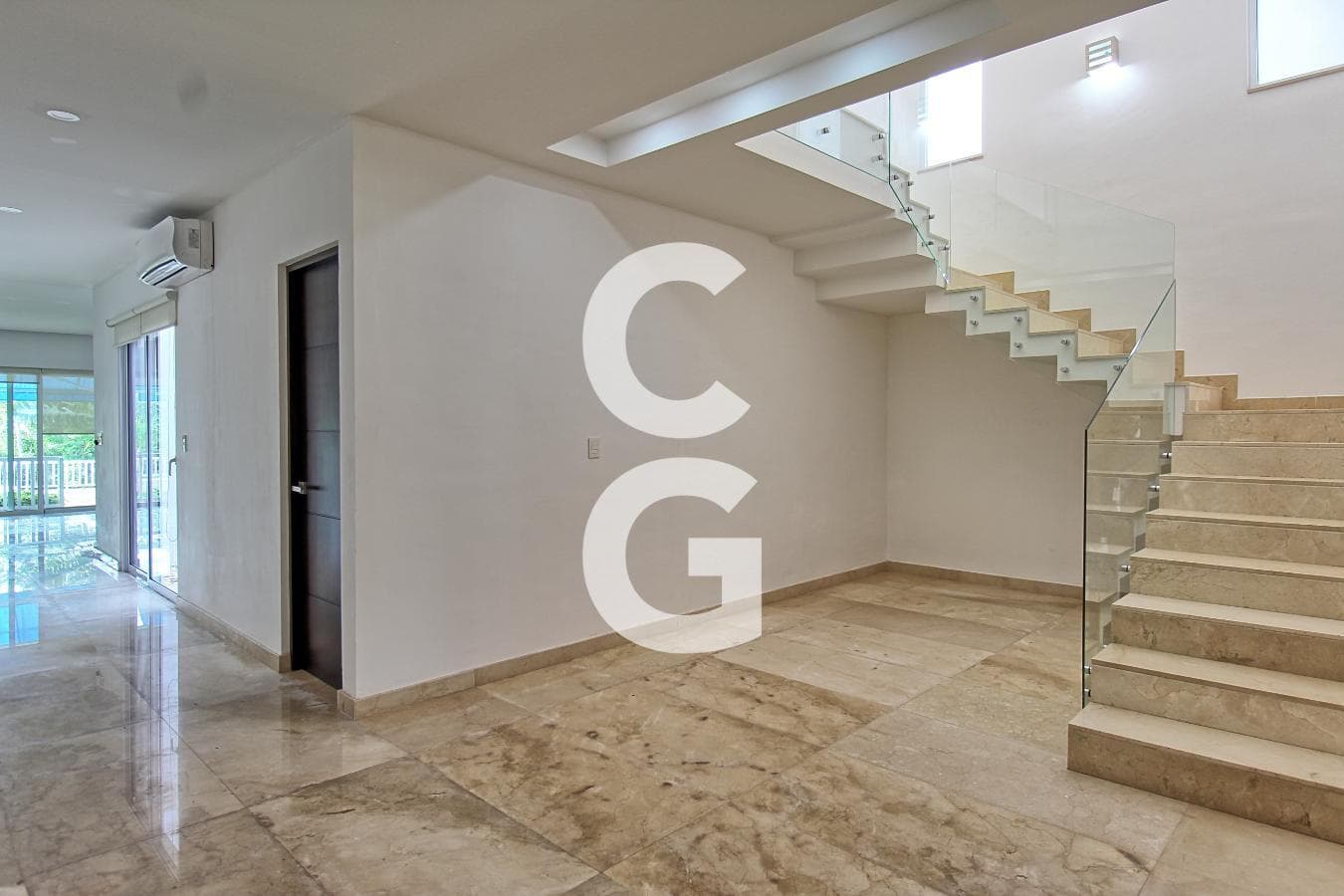 House for Sale in Cancún in the Lagos del Sol Residential Community with a Large Garden and Pool