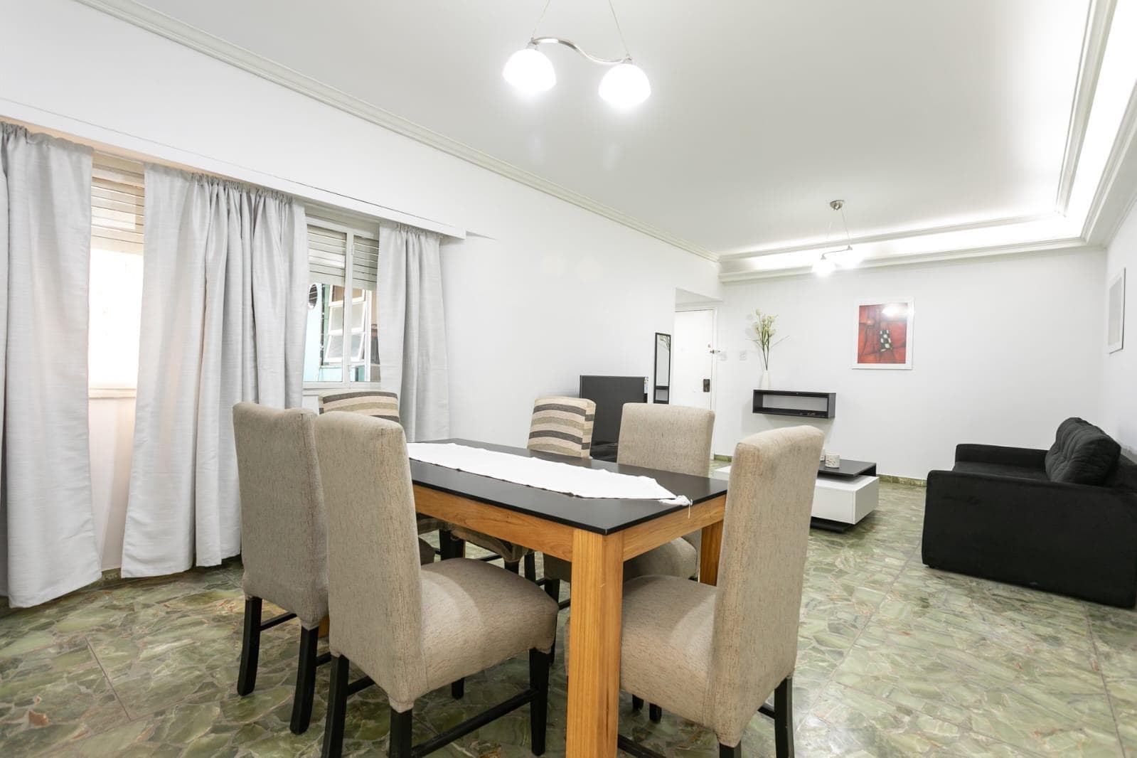 4-Room Apartment for Sale in Monserrat