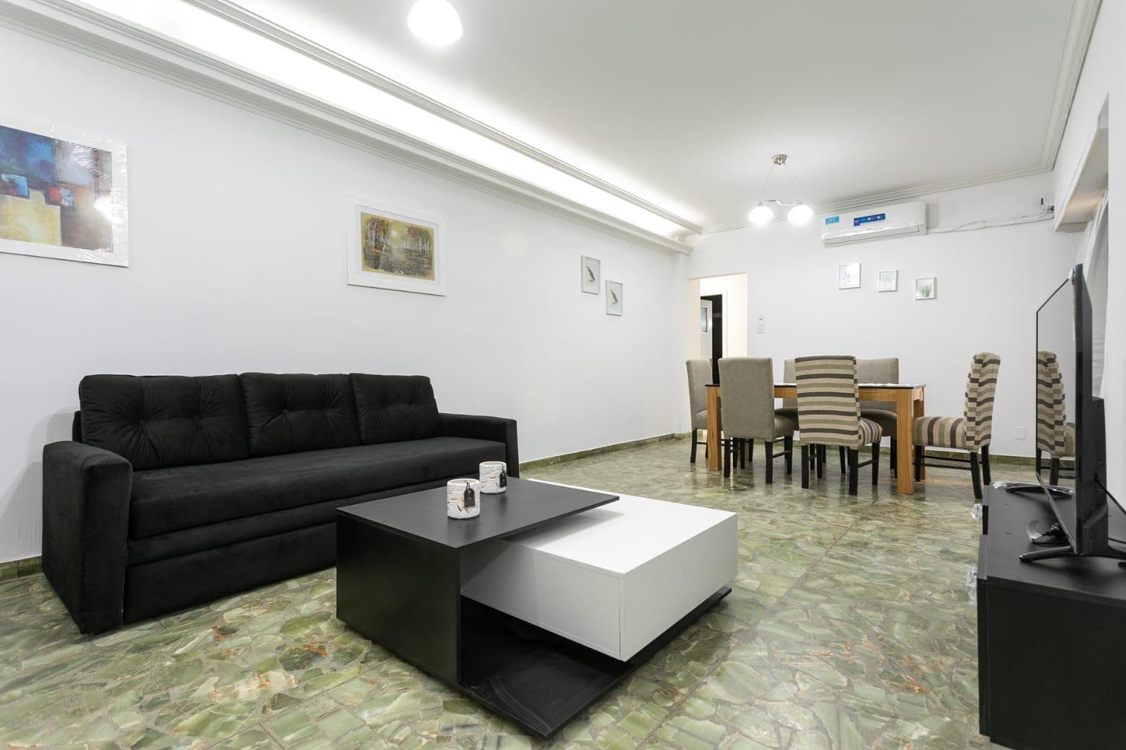 4-Room Apartment for Sale in Monserrat