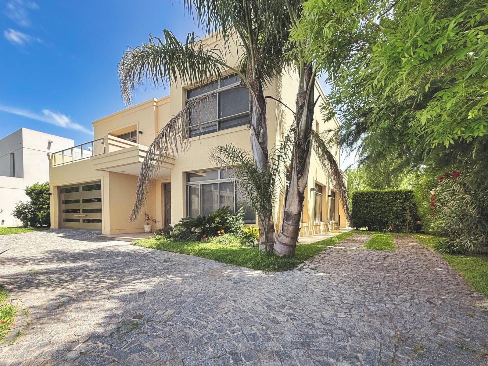 House for Sale in Santa Rita: 5 Rooms