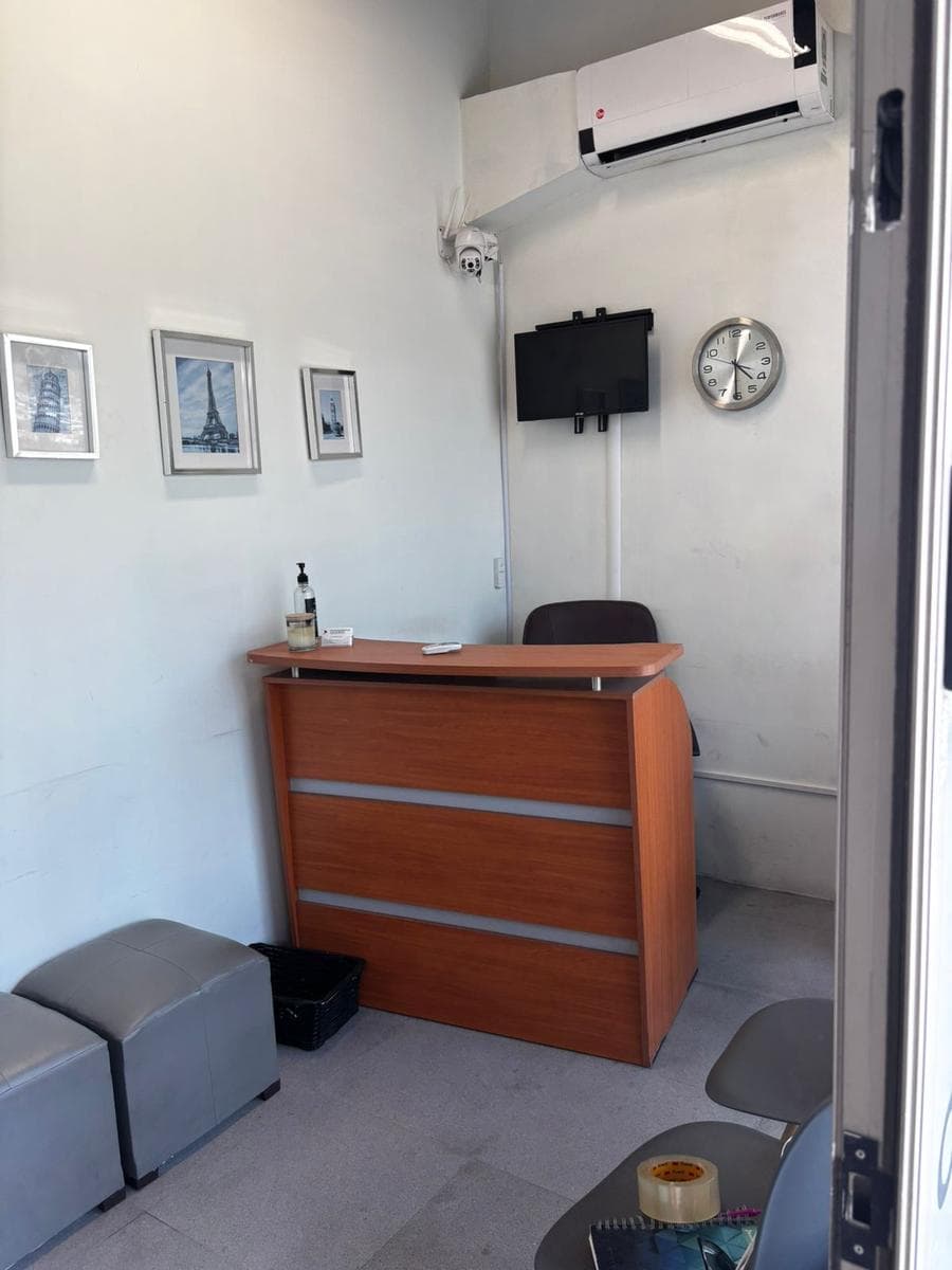 FOR RENT: 89 m² commercial space with offices and a storage area at PLAZA PALMARES SUR, MONTERREY National Highway