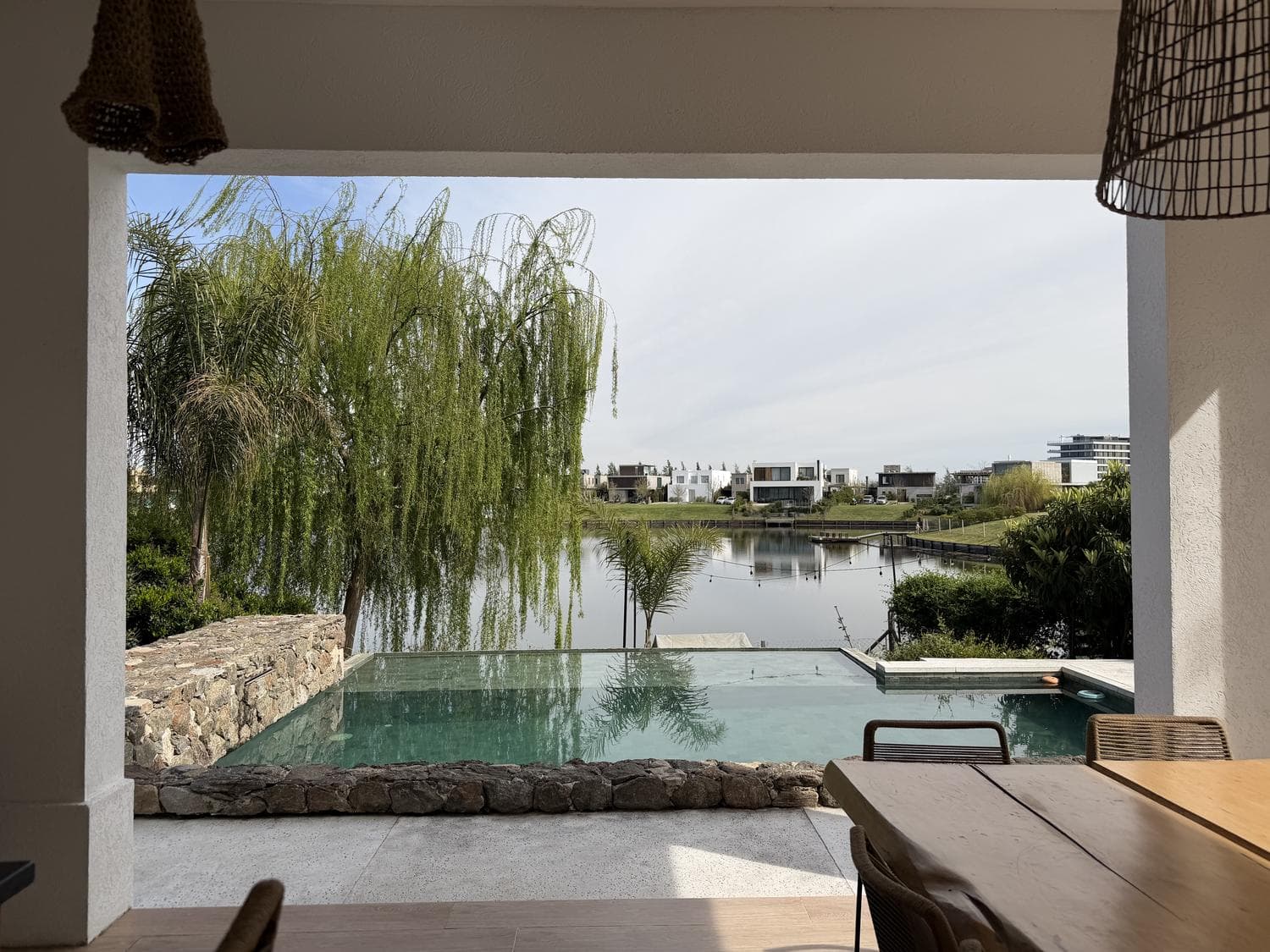 Waterfront house for sale in Castaños, 3/4 bedrooms, playground, and 3rd floor