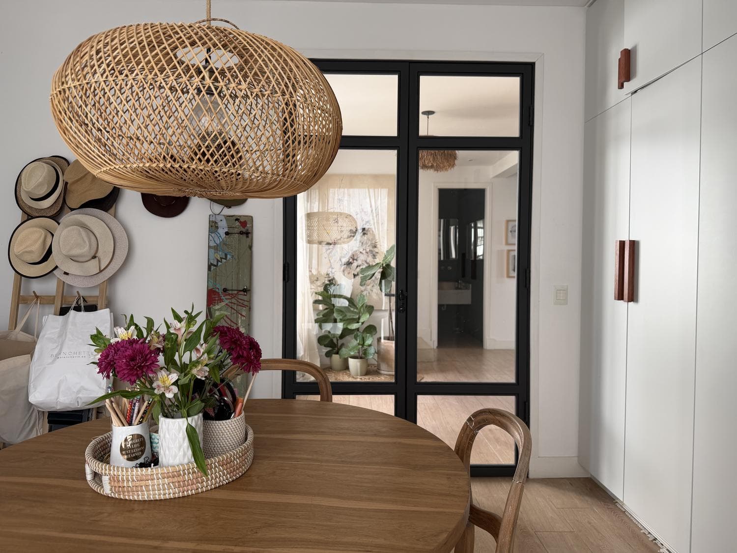 Waterfront house for sale in Castaños, 3/4 bedrooms, playground, and 3rd floor