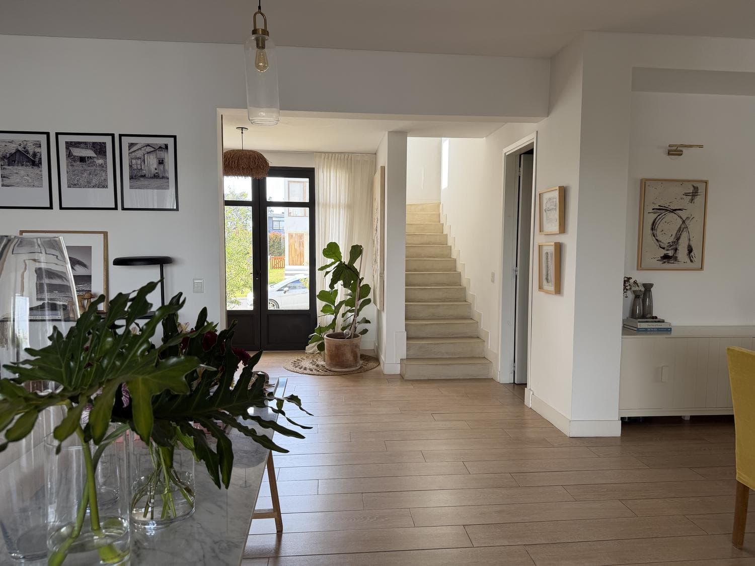 Waterfront house for sale in Castaños, 3/4 bedrooms, playground, and 3rd floor