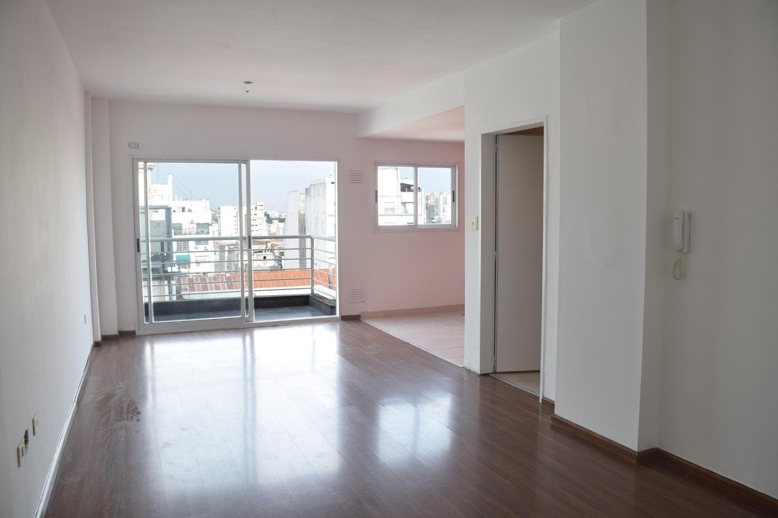 Bright Apartment for Rent with Balcony Near the Subway