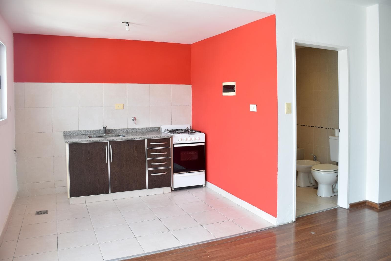 Bright Apartment for Rent with Balcony Near the Subway