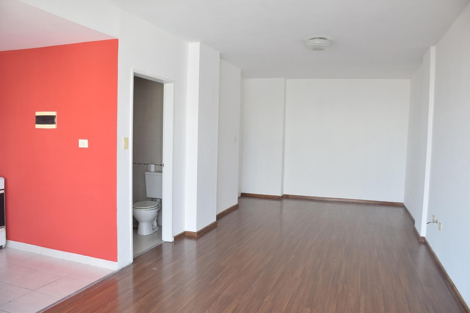Bright Apartment for Rent with Balcony Near the Subway