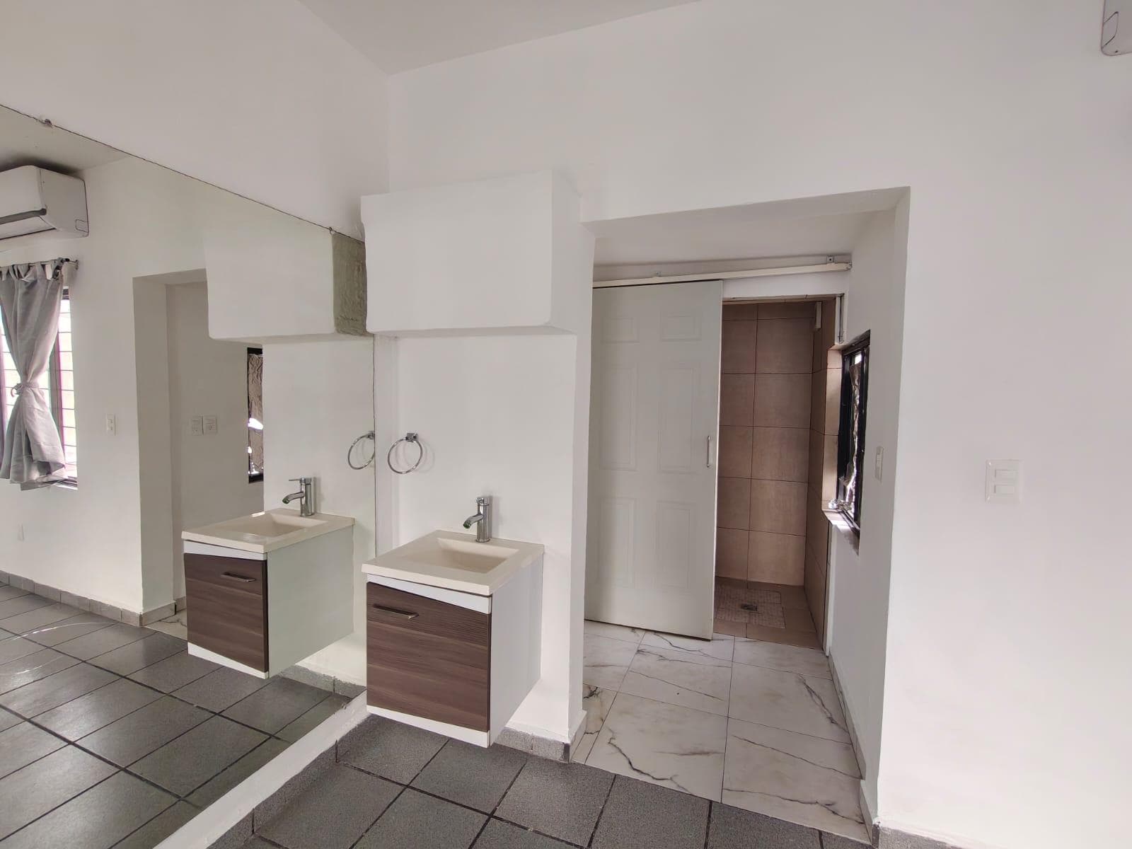 Office Space for Rent on the Upper Floor // Downtown Monterrey