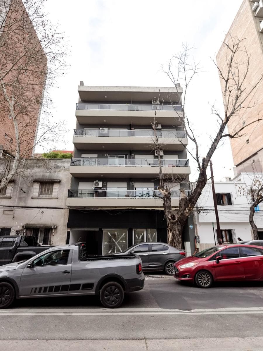 Local Comercial + Cocheras - Vera Mujica 800