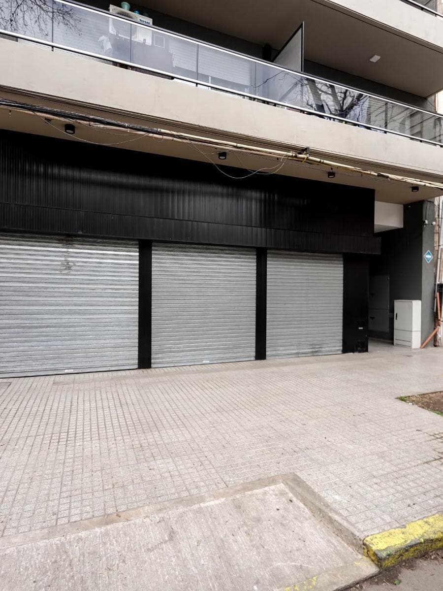 Local Comercial + Cocheras - Vera Mujica 800