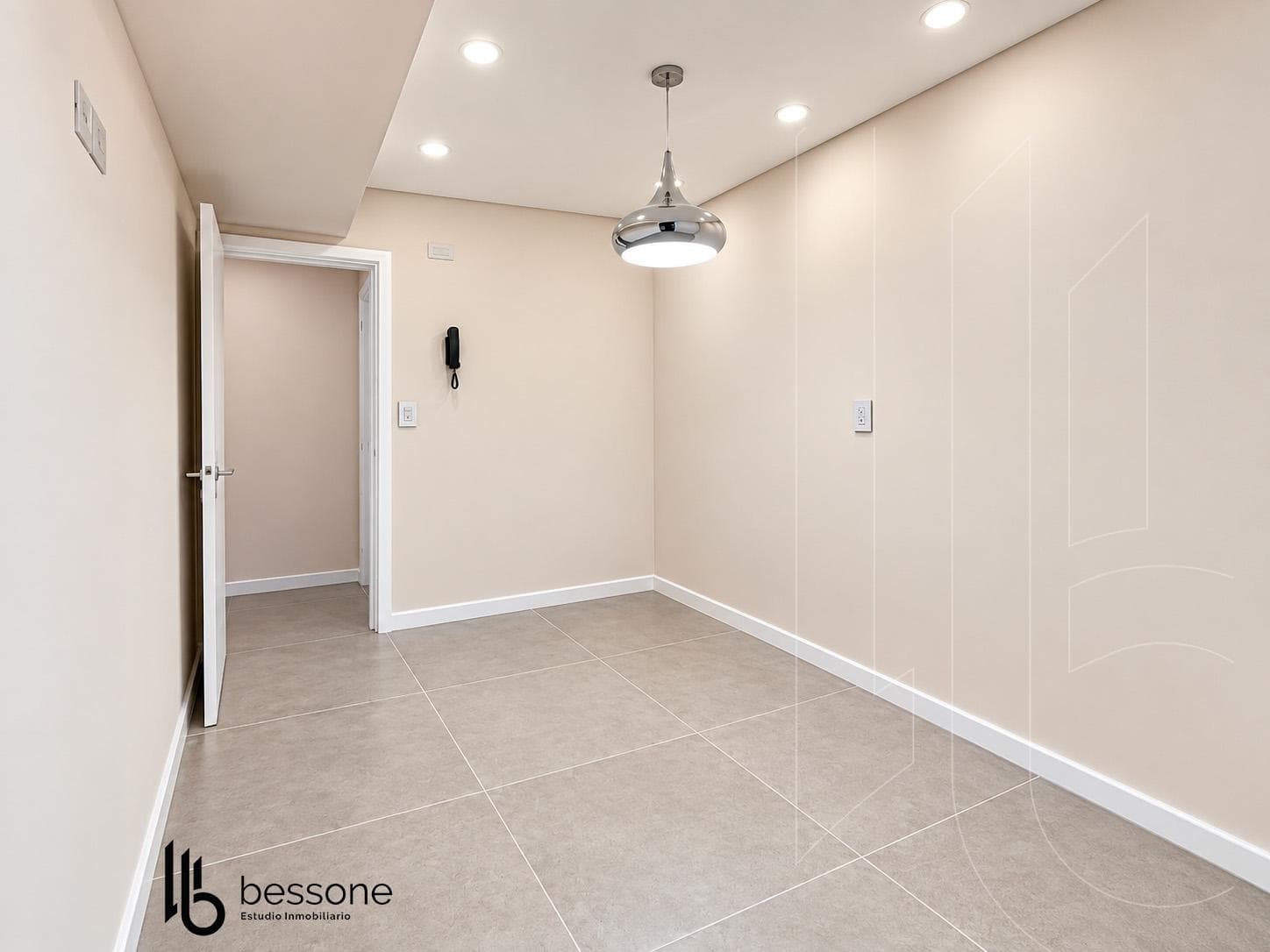 3-Room Apartment in Plaza Colón