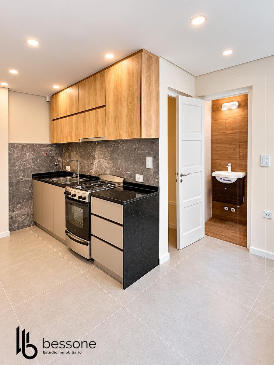 3-Room Apartment in Plaza Colón