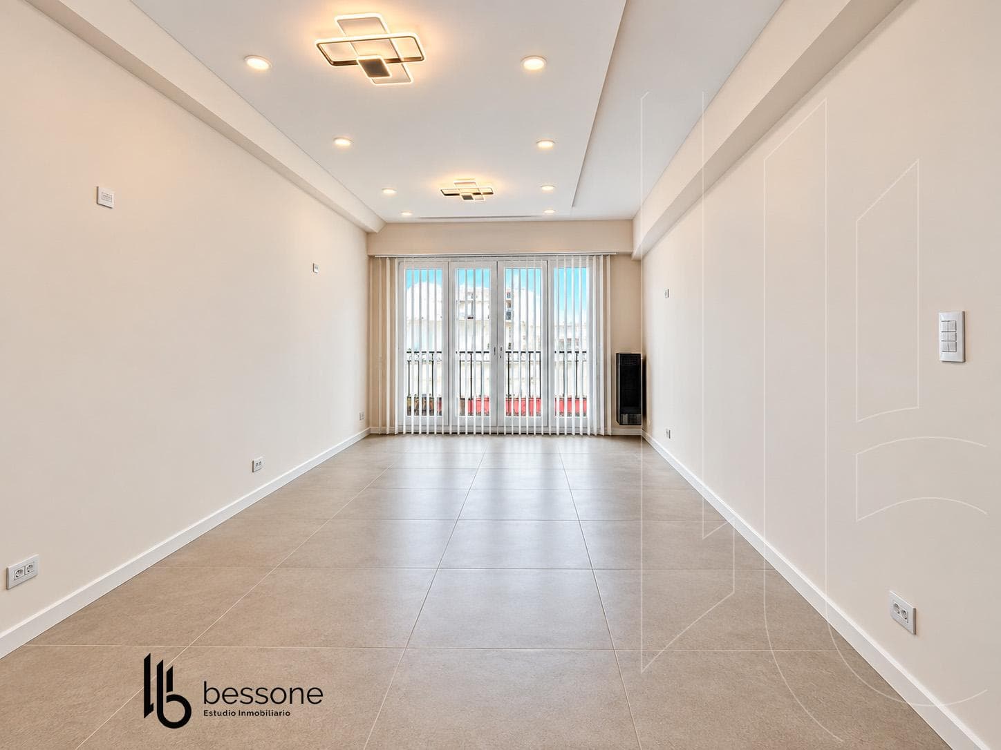 3-Room Apartment in Plaza Colón
