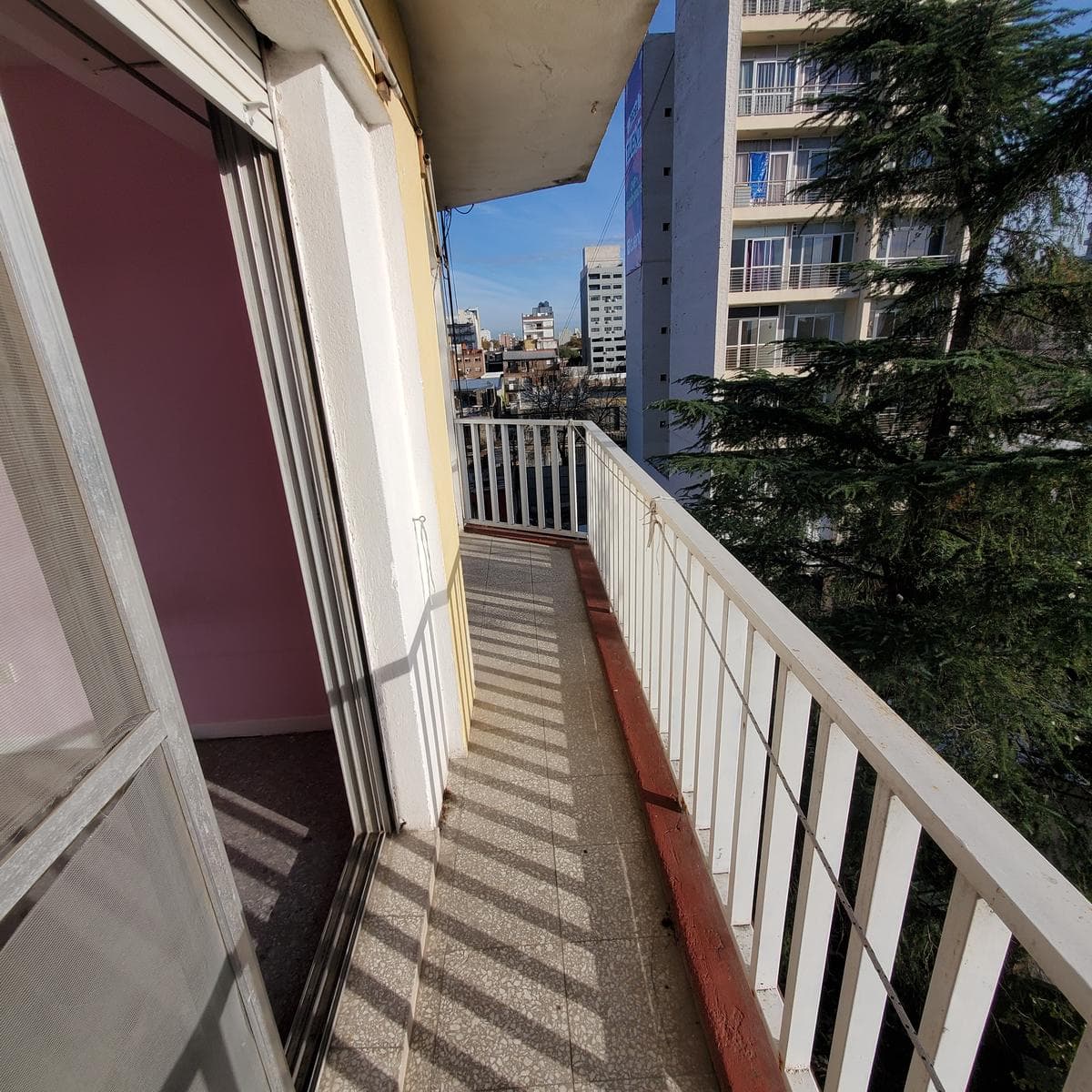 FOR RENT - 1-BEDROOM WITH BALCONY