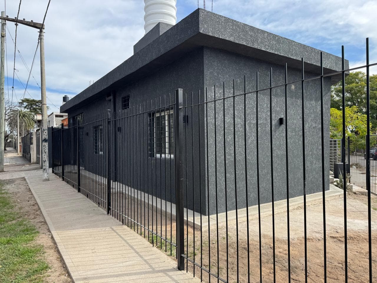HOUSE FOR RENT IN THE ESCOBAR NEIGHBORHOOD