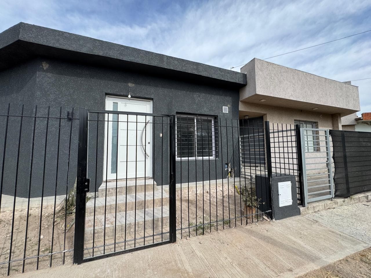 HOUSE FOR RENT IN THE ESCOBAR NEIGHBORHOOD