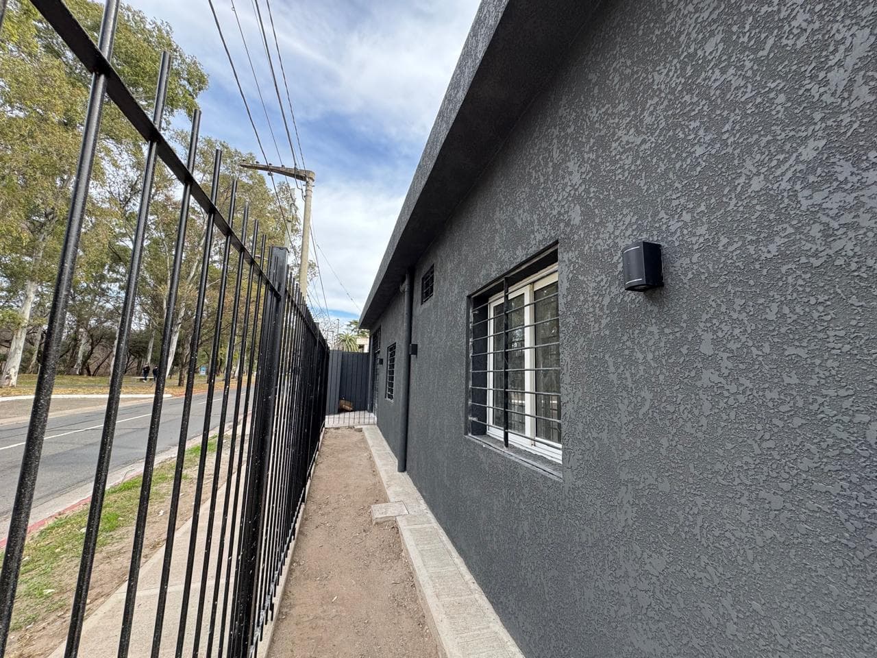 HOUSE FOR RENT IN THE ESCOBAR NEIGHBORHOOD