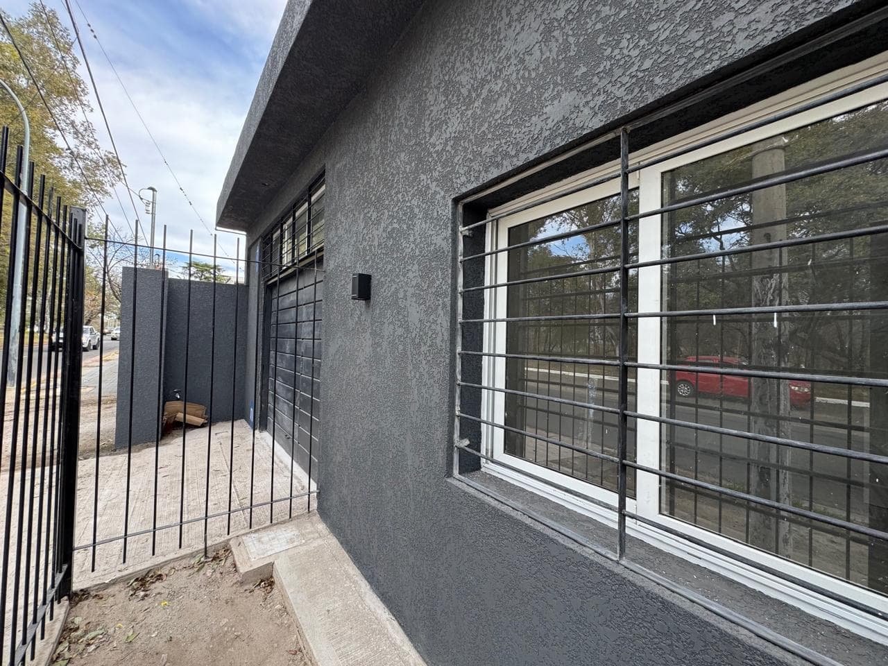 HOUSE FOR RENT IN THE ESCOBAR NEIGHBORHOOD