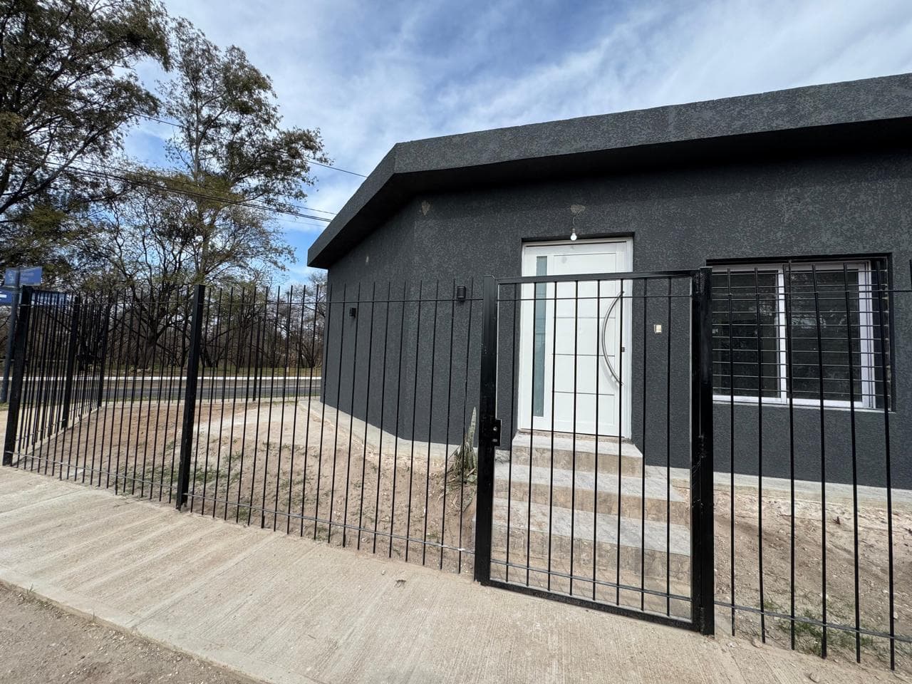HOUSE FOR RENT IN THE ESCOBAR NEIGHBORHOOD