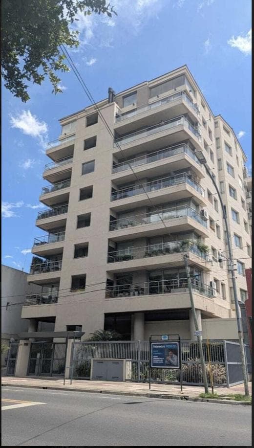 Annual Rental: 3-Bedroom Apartment with Balcony on Av. Libertador in Olivos, Vicente López