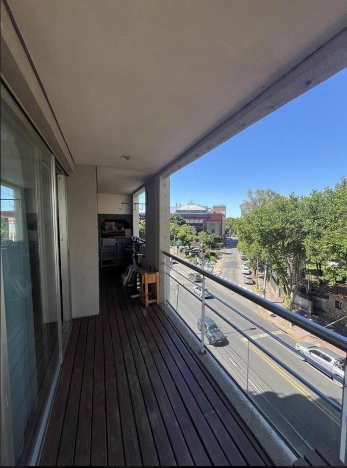 Annual Rental: 3-Bedroom Apartment with Balcony on Av. Libertador in Olivos, Vicente López