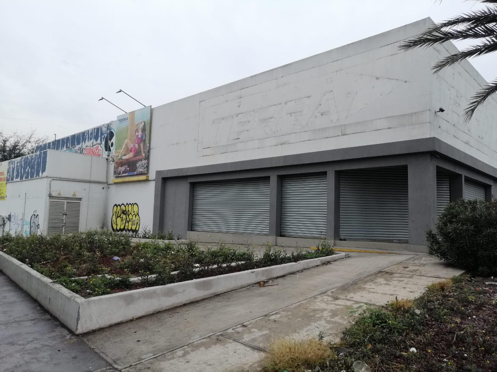 Commercial space on a major avenue