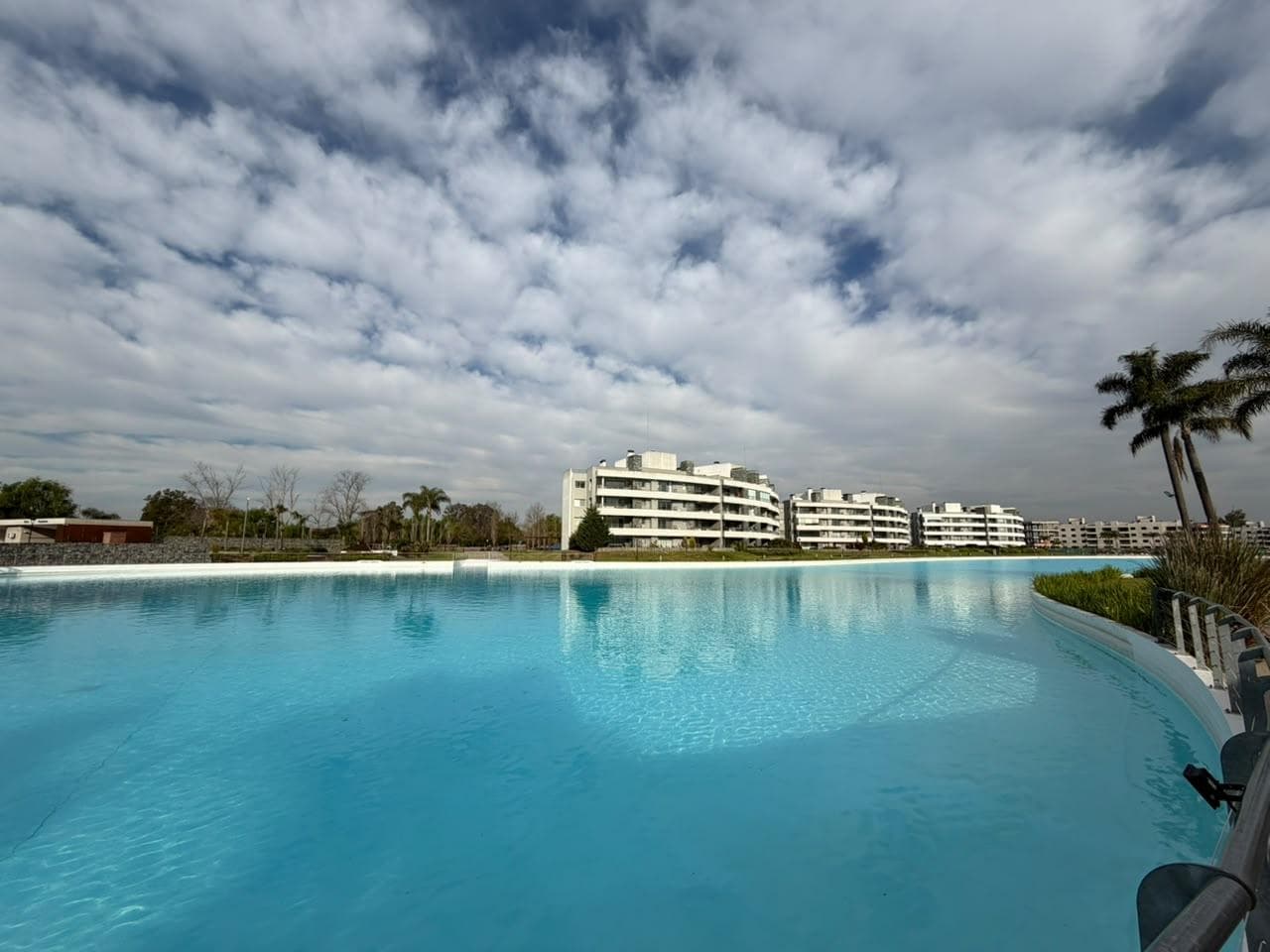 Beautiful 4-room apartment with a patio, grill, and full amenities for rent—North Zone