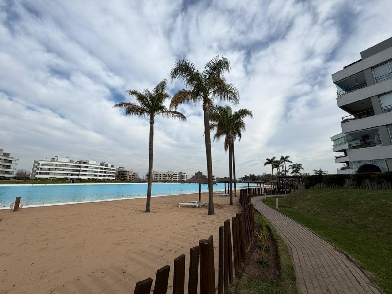 Beautiful 4-room apartment with a patio, grill, and full amenities for rent—North Zone