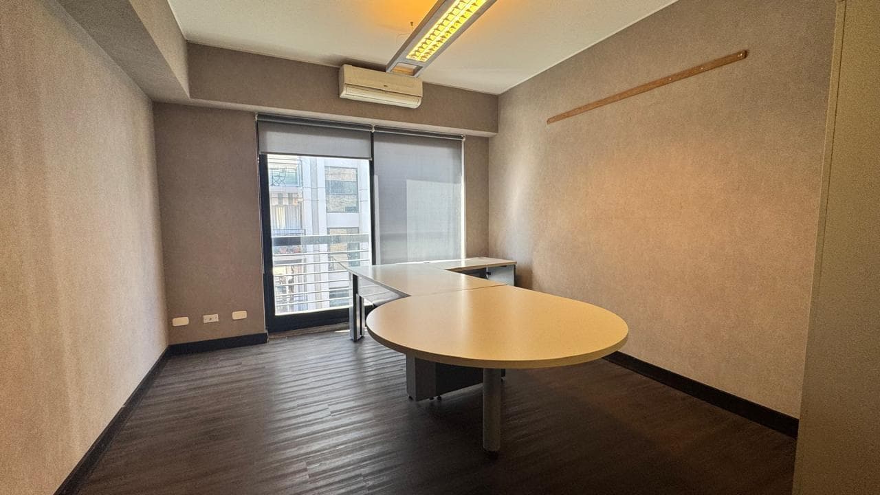 EXCEPTIONAL OFFICE IN THE QUARTIER