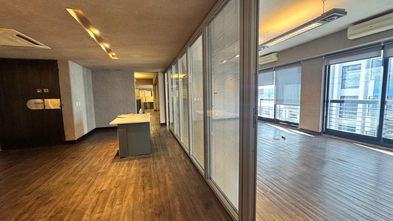 EXCEPTIONAL OFFICE IN THE QUARTIER