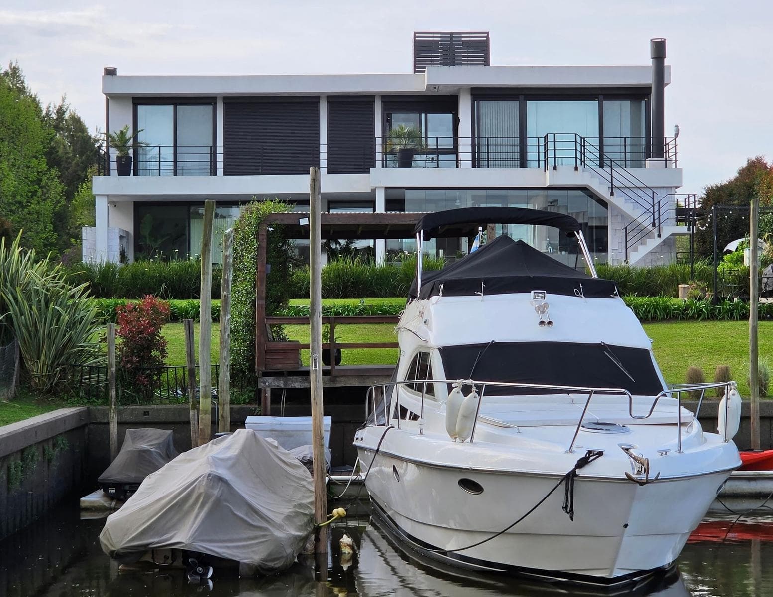 House by the River for Rent in the Albanueva Nautical Neighborhood